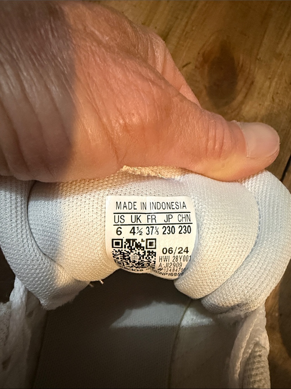 adidas White & Pink Low-Top Sneakers with Gum Sole - Picture 3 of 4